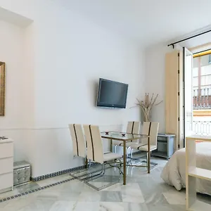  Apartment Holidays Isbilia Centro By Valcambre Spain